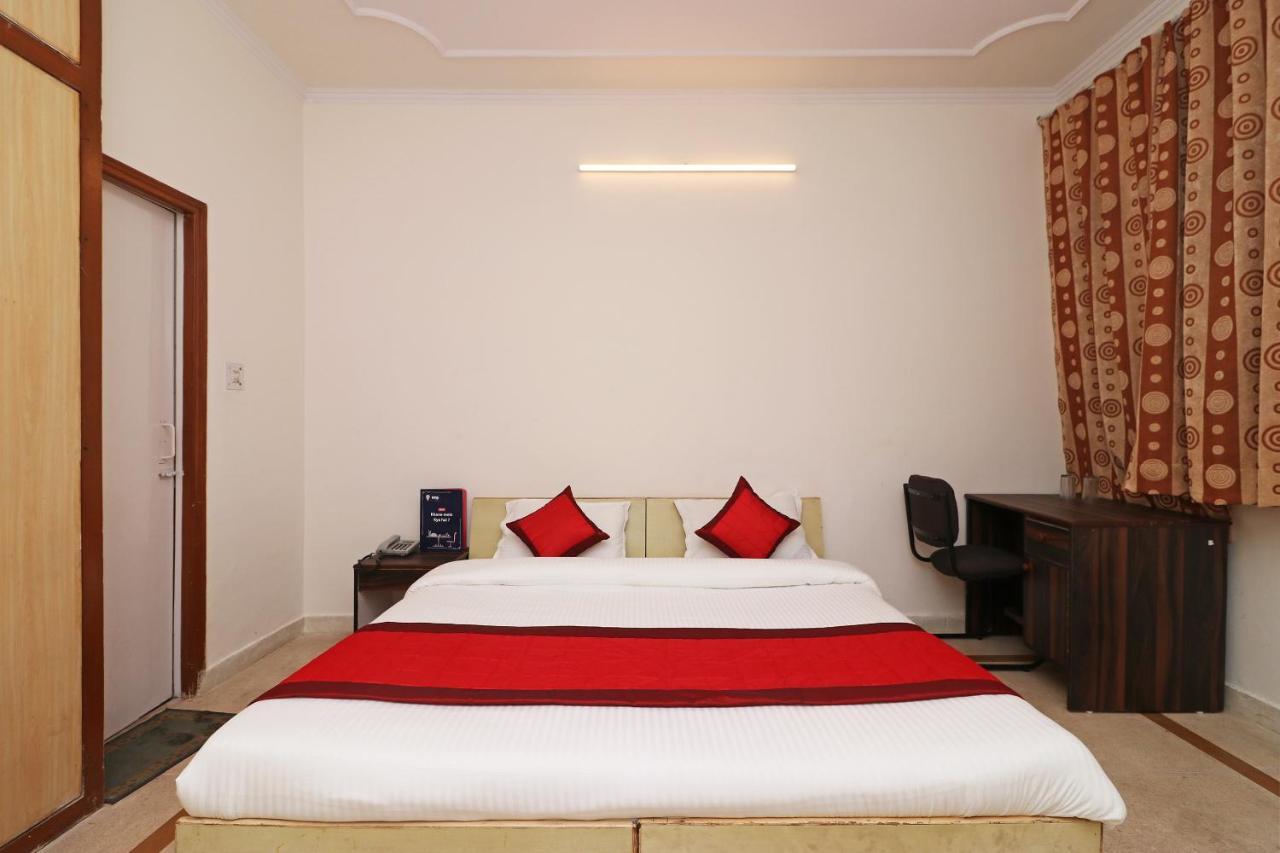 Oyo 11452金色城堡小屋 Indirapuram 外观 照片
